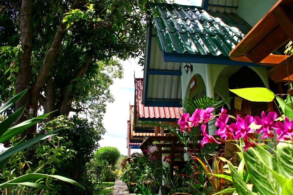Pongphen Guesthouse - Sha Plus Certified Kanchanaburi Esterno foto