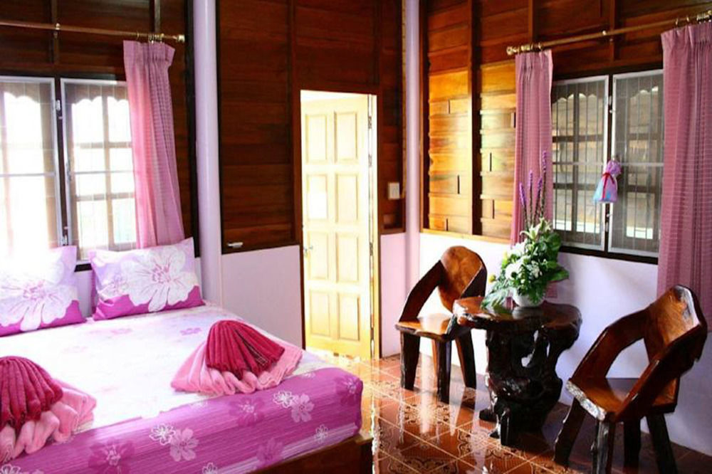 Pongphen Guesthouse - Sha Plus Certified Kanchanaburi Esterno foto